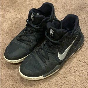 Kyrie 3 black basketball shoes/casual